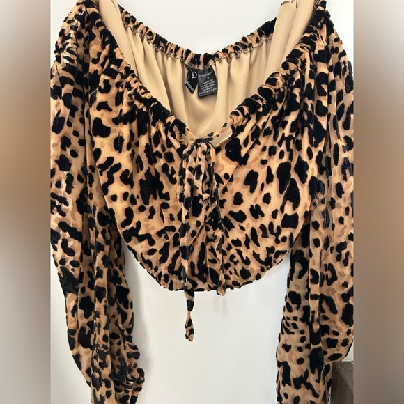 Windsor Cheetah Print Crop Top. - Picture 2 of 2